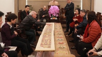 Vietnam Fine Arts Museum receives two rare ancient paintings