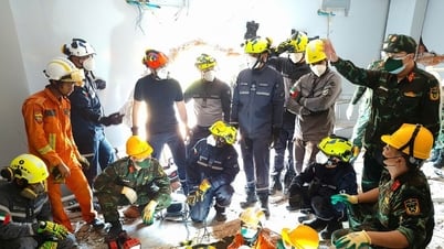 Vietnam People's Army rescue team races against time to search for victims of...