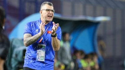 L'entraîneur Cristiano Roland parle avec émotion de l'équipe U16 du Vietnam
