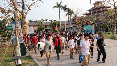 Quang Ninh tourism is bustling during Hung King's death anniversary holiday