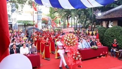 ទីក្រុង Dak Lak បានប្រារព្ធពិធីរំលឹកវិញ្ញាណក្ខន្ធរបស់ស្តេច Hung យ៉ាងឧឡារិក និងគោរពនៅវិមានប្រវត្តិសាស្ត្រជាតិ Lac Giao Communal House