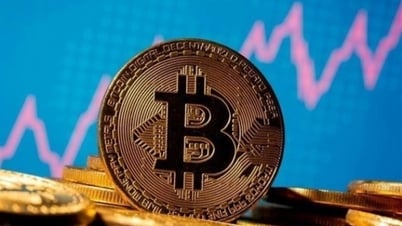 Bitcoin Sells Off Sharply as Threat of Global Trade War Nears