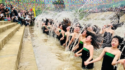 បន្ទាប់មកពិធីបុណ្យ Kin Pang មានអត្តសញ្ញាណជនជាតិថៃដ៏រឹងមាំនៅ Phong Tho