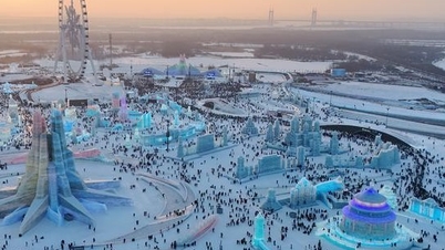 Flock to the world's largest ice city in China