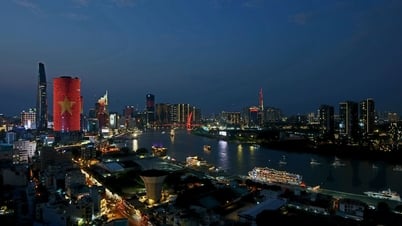 Ngắm TP Hồ Chí Minh rực rỡ từ trên cao khi màn đêm buông xuống 