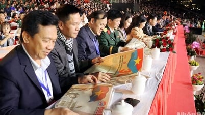 Special supplement of Nhan Dan Newspaper on the stage of the art program...