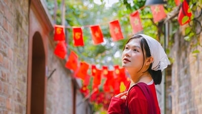 Suggested check-in spots with red flag and yellow star causing fever in Hanoi