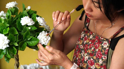 Độc đáo những bông hoa làm bằng đất sét, giá bán từ vài trăm đến chục triệu đồng