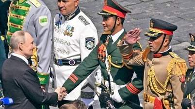 Un lieutenant vietnamien serre la main du président Poutine : « Cet honneur n'est pas seulement pour moi »