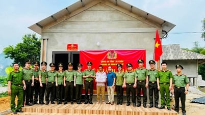 Inauguration et remise de 4 maisons de charité
