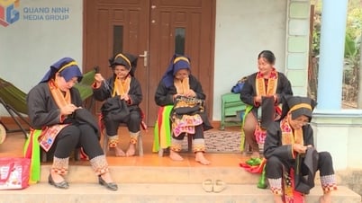 Duy trì mặc trang phục truyền thống: Cách làm hay để giữ gìn văn hóa