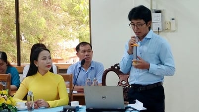 Tri Ton District Party Committee trains in AI application skills
