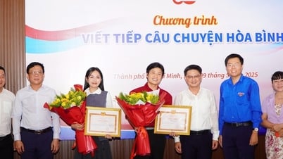 Ca khúc cách mạng hút người nghe