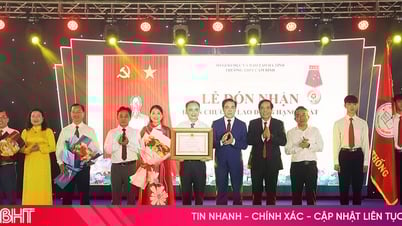 Trường THPT Cẩm Bình đón nhận Huân chương Lao động hạng Nhất