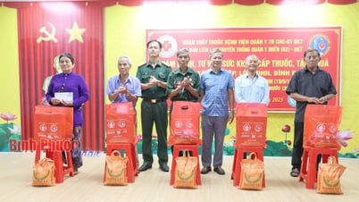 300 phần quà tặng người dân huyện biên giới Lộc Ninh