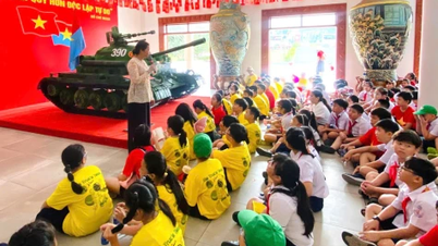 “វៀតណាម - សេចក្តីប្រាថ្នាសន្តិភាព និងឯកភាពជាតិ”