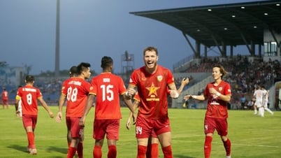 ការ​ច្របាច់​បញ្ចូល​គ្នា​របស់​ខេត្ត មួយ​ស្រុក​អាច​មាន​ក្លឹប​បាល់ទាត់​ច្រើន។