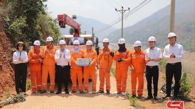 El Sindicato de la Compañía Eléctrica Son La visitó y entregó obsequios a los trabajadores que trabajan directamente en climas cálidos.