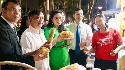 Du khách mê mệt với 'foodtour Hải Phòng'