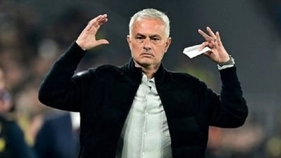 José Mourinho volvió a sorprender a todos con sus declaraciones 'lanzando una moneda para elegir el equipo'