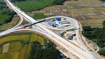 首相、2025年に公共投資資金の配分と支出を加速するよう要請