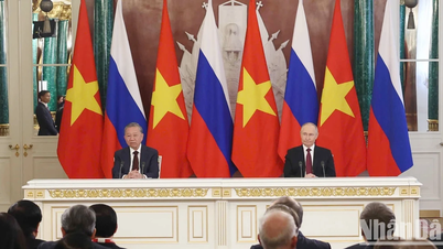 El Secretario General To Lam y el Presidente Vladimir Putin hablan con la prensa