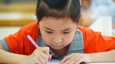 베트남 초등학생들은 수학, 독해, 쓰기에서 상위 3개 영역에 속합니다.