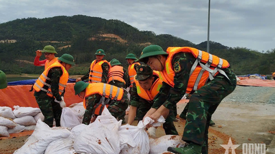 กองทัพภาคที่ 2 ตรวจสอบการเตรียมการซ้อมป้องกันพลเรือนจังหวัดวิญฟุก