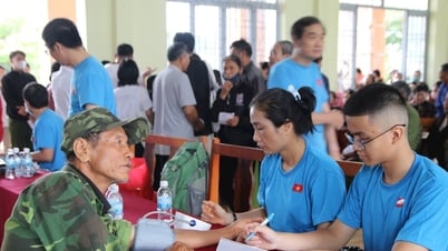 Examen médical et remise de cadeaux à 220 personnes de la commune frontalière de Dak Nong
