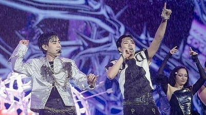 Hàng chục nghìn khán giả đội mưa cổ vũ dàn 'Anh trai say hi'