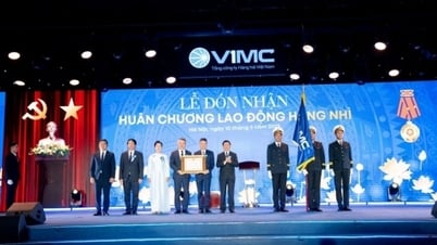 VIMC, 베트남 해운산업 발전과 기여 30년을 기념하는 2등 노동훈장 수상