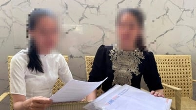 教師たちは特別採用を待つのにうんざりしており、市は7月1日までに解決することを約束している。