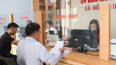 يتم تشكيل اللجنة الشعبية على مستوى البلدية بحيث تضم رئيسًا ونائبين للرئيس.