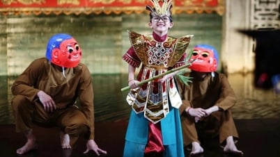 «Cool baby» Xe Xe выпускает клип, сочетающий рэп и кукольный театр на воде