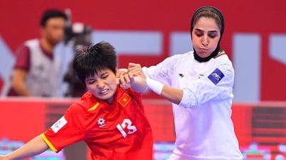 Futsal nữ Việt Nam và Iran chia điểm, chủ nhà World Cup đại bại