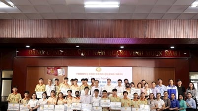 Trường Cao đẳng Quảng Nam trao 42 suất học bổng cho sinh viên