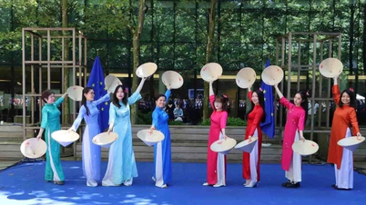 Rực rỡ sắc màu văn hóa Việt Nam tại trái tim châu Âu