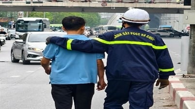 하노이 고가도로에서 위험한 행동을 한 청년을 구출