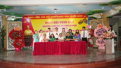 กลุ่มที่พักอาศัยหมายเลข 2 เขต Lach Tray จัดเทศกาลแห่งชาติเพื่อเฉลิมฉลองวันครบรอบ 70 ปีวันปลดปล่อยไฮฟอง