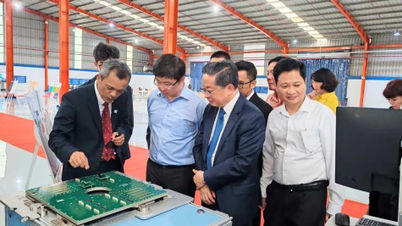 وفد من وزارة العلوم والتكنولوجيا يزور مصنع أشباه الموصلات التابع لشركة CT Semiconductor