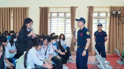 Mehr als 400 Schüler der Chu Van An High School für Hochbegabte wurden in der Ertrinkungsprävention geschult - Lang Son Zeitung und Radio- und Fernsehsender