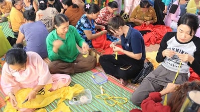 “Ngày hội” may áo dâng Bà Chúa Xứ