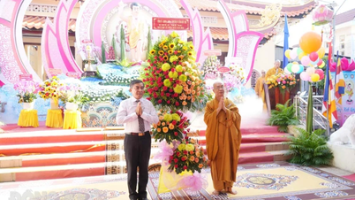 2025년 불교력 2569년 베삭(Vesak)을 엄숙히 거행합니다.