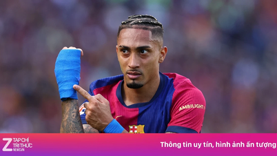 Màn ăn mừng kỳ lạ của Raphinha