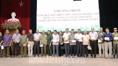 ឃុំ Dan Tien ប្រគល់អំណោយចំនួន 139 ជូនគ្រួសារដែលមានគោលនយោបាយអនុគ្រោះ និងស្ថានភាពលំបាក។
