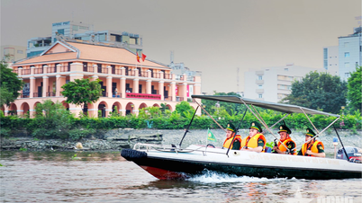 “ปราการเหล็กชายแดน” ที่ท่าเรือและทะเล