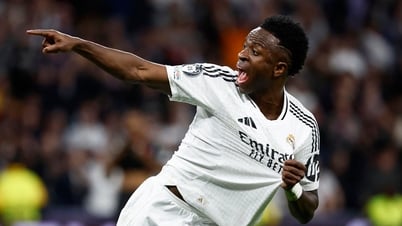 Vinicius tức giận khi bị CĐV Barca chế nhạo là 'Quả bóng vàng bãi biển'