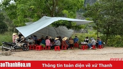 사람들은 차량이 남동부 매립지로 들어가는 것을 막기 위해 캠프를 세웠습니다.