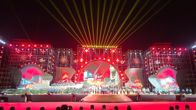 Ensayo general del 70.º aniversario de la liberación de Hai Phong, Ciudad Heroica, y programa artístico "Hai Phong: 70 años de fe y aspiración a la superación".