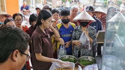Kostenlose vegetarische Mahlzeiten in Ho-Chi-Minh-Stadt an Buddhas Geburtstag erhalten: „Ein sehr warmes Gefühl“